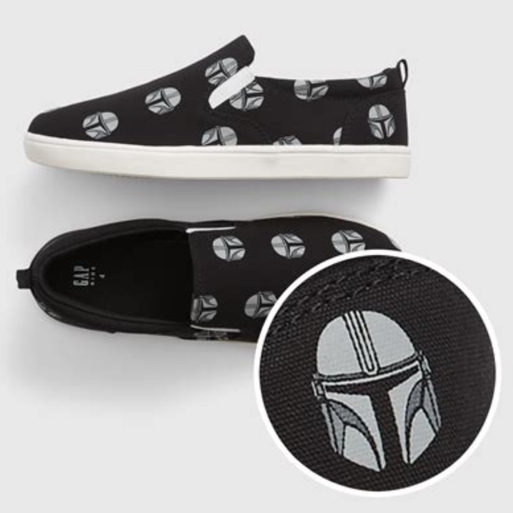 Gap Mandalorean black slip-on sneaker, size 13